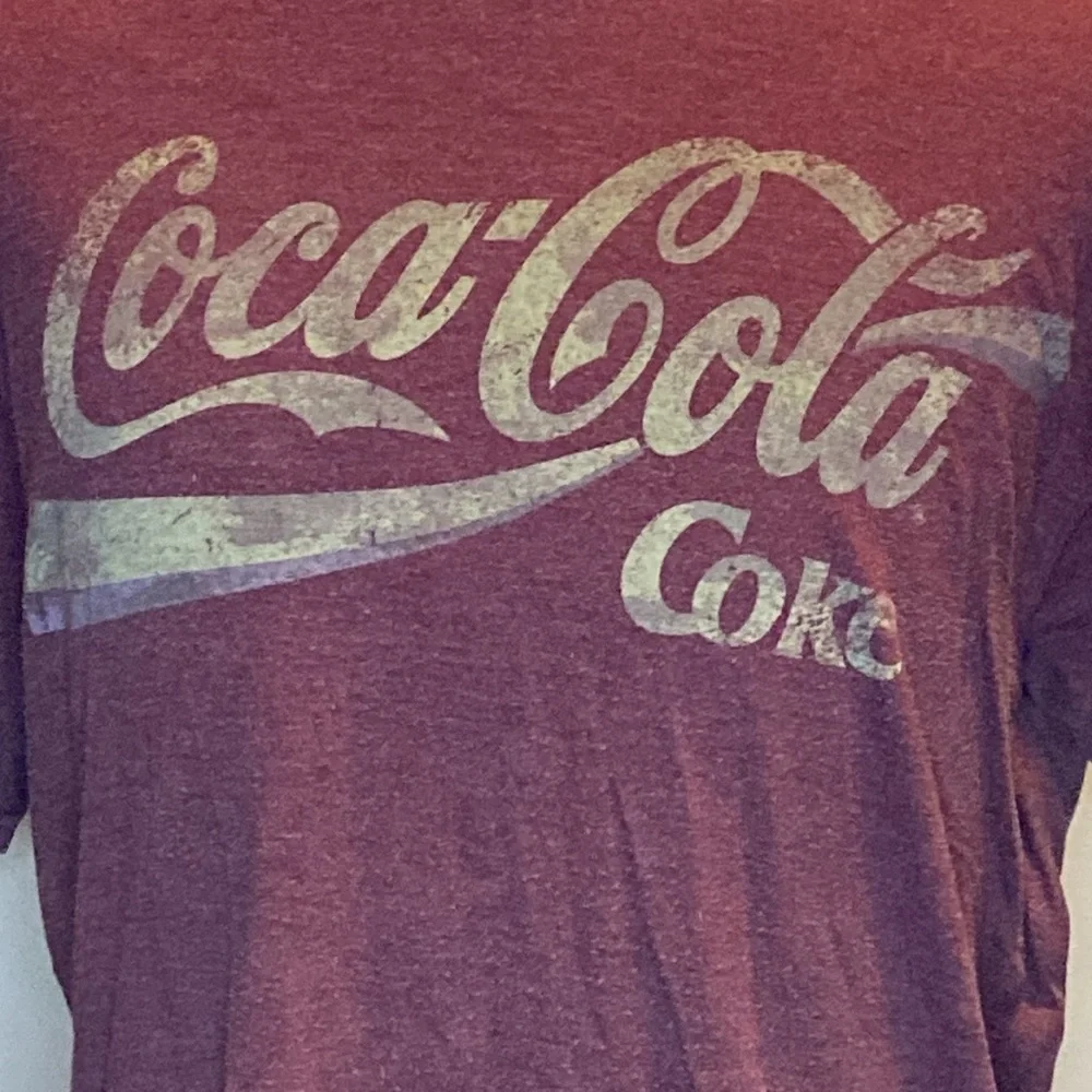 Newport Blue Vintage Fit 'Coca-Cola' T-Shirt in Red Cotton (sz L) - Picture 2 of 4